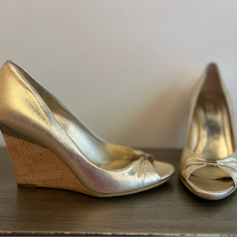 Gucci Metallic Gold Leather Cork Wedge Heels – Size 7B